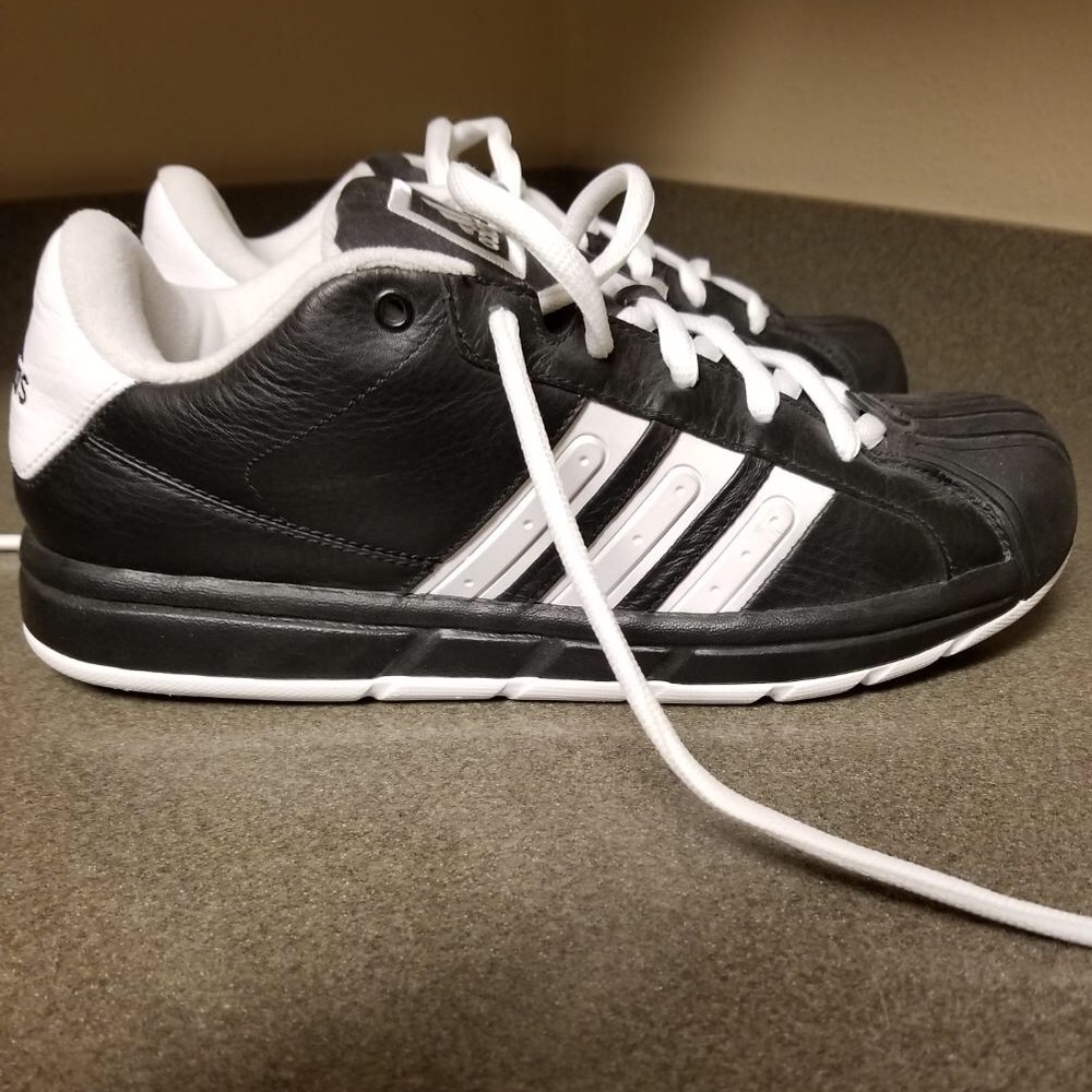 NEW Adidas Skirmish Classics Sneakers